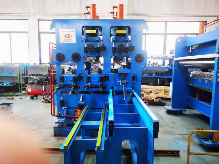 两弯一矫拉矫机设备图